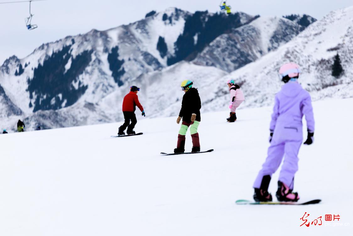 【冰天雪地的“热答卷”】驰骋冰雪间 涌动新经济 【冰天雪地的“热答卷”】驰骋冰雪间 涌动新经济