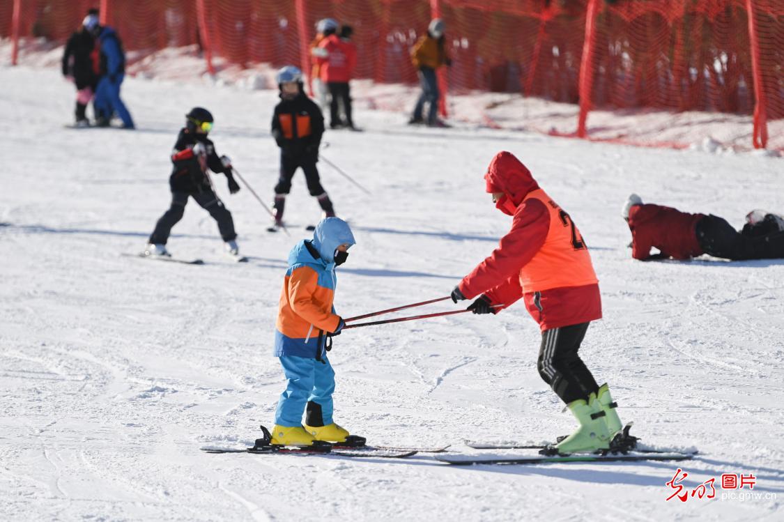 【冰天雪地的“热答卷”】驰骋冰雪间 涌动新经济 【冰天雪地的“热答卷”】驰骋冰雪间 涌动新经济