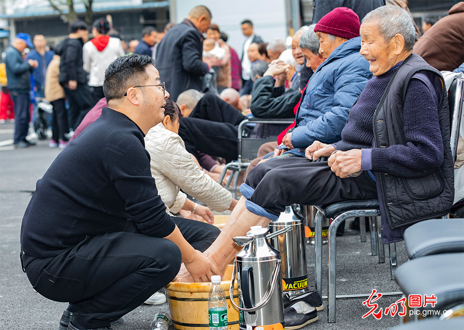 AI动画｜五件暖心事 定格温情时