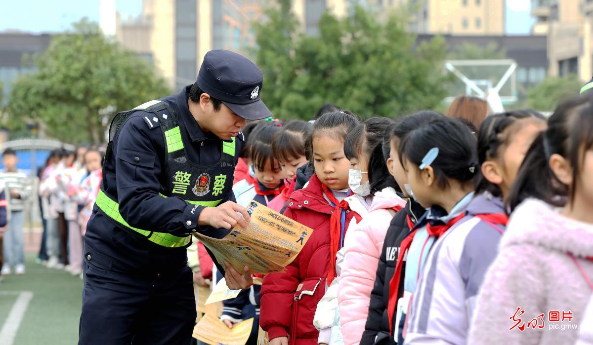 法治教育进校园