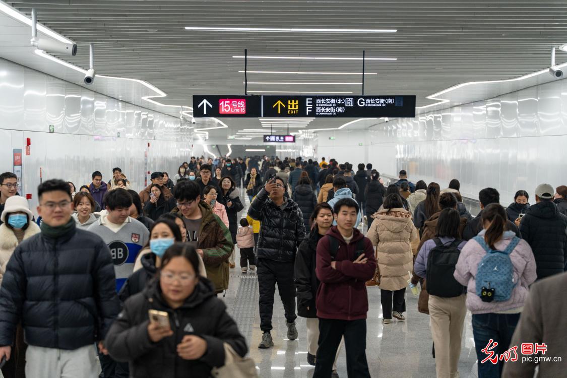 西安地铁15号线开通运营