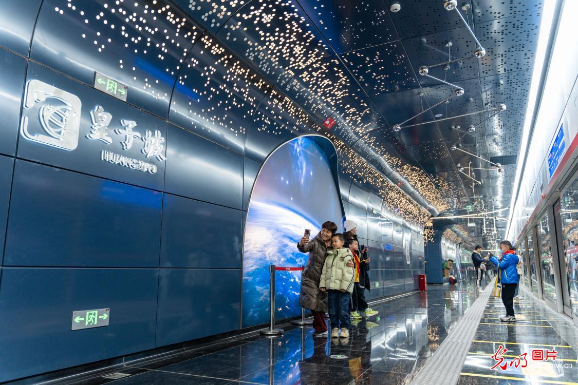 西安地铁15号线开通运营