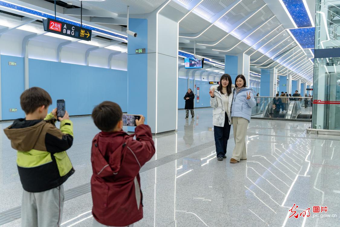 西安地铁15号线开通运营