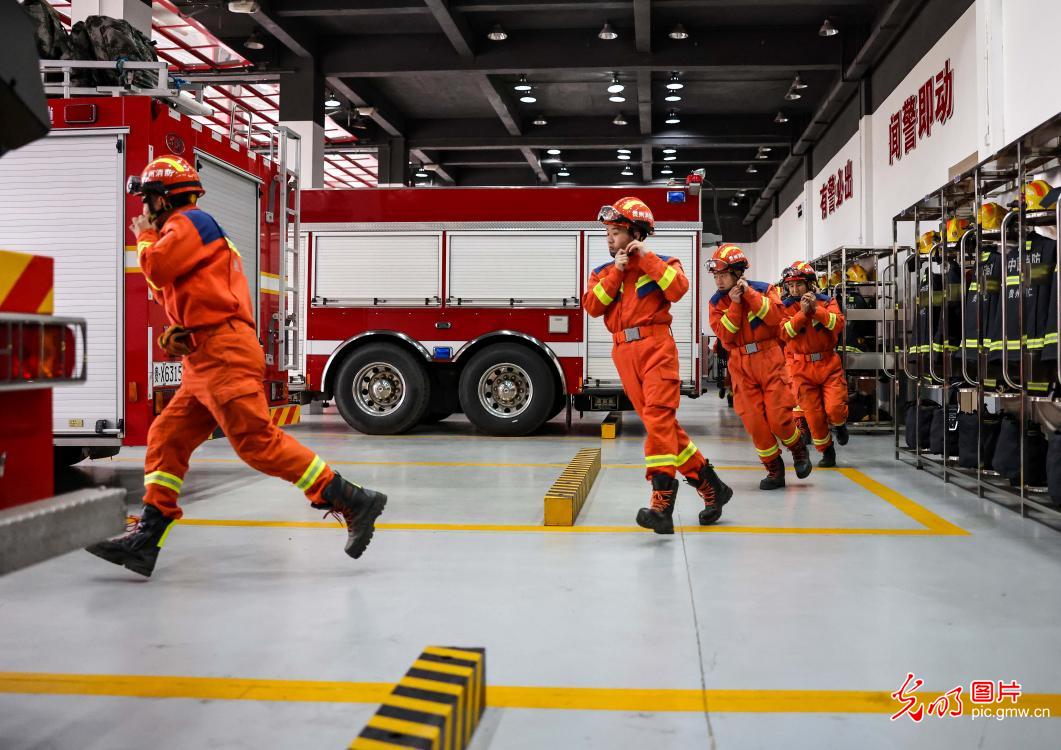 坚守岗位度新年