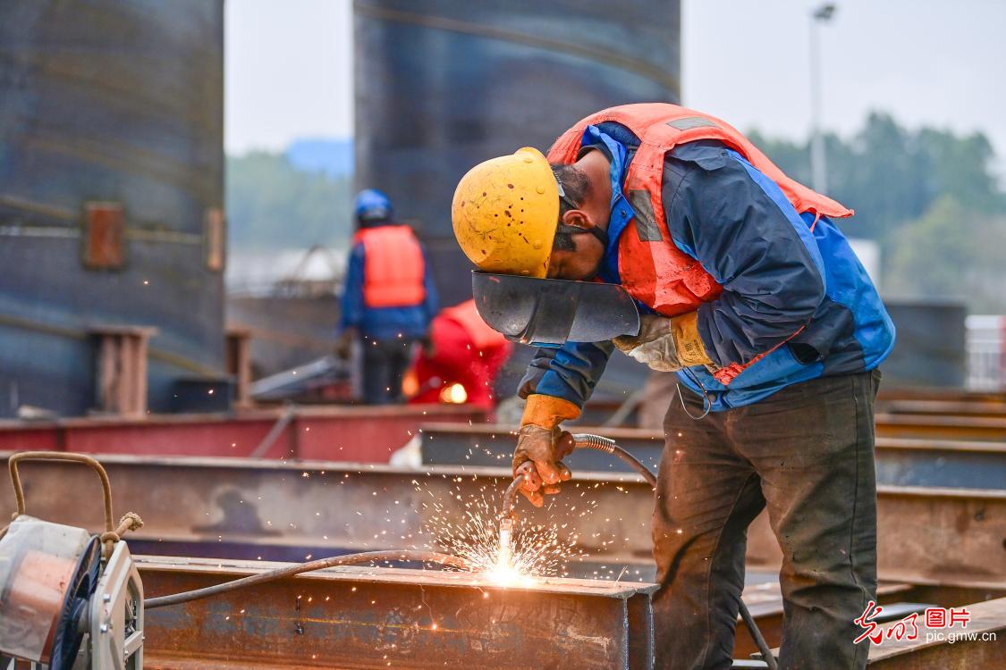 坚守岗位度新年