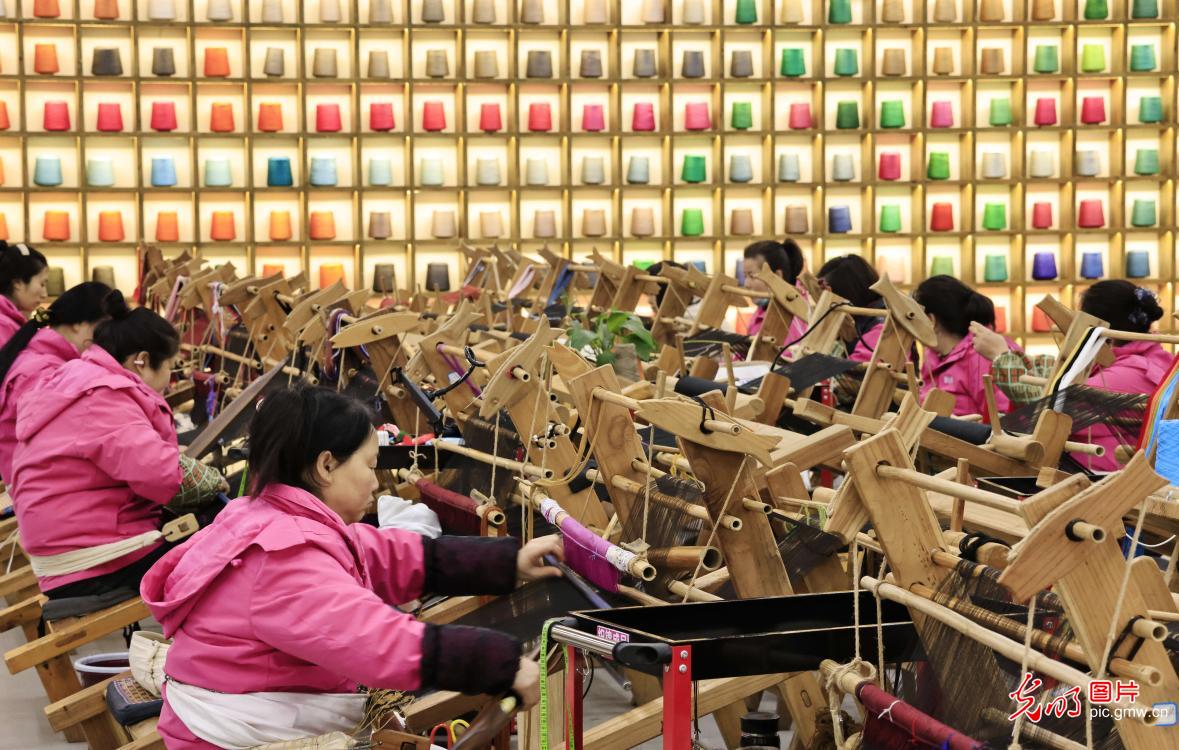 开门红!新年第一天 全国多地车间开启“忙碌模式” 开门红!新年第一天 全国多地车间开启“忙碌模式”