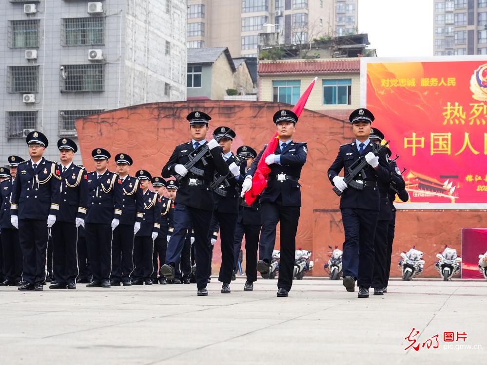 致敬人民警察节：忠诚不改 守护常在