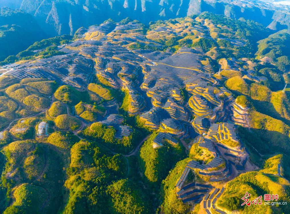 高山光伏冬日发电忙 高山光伏冬日发电忙