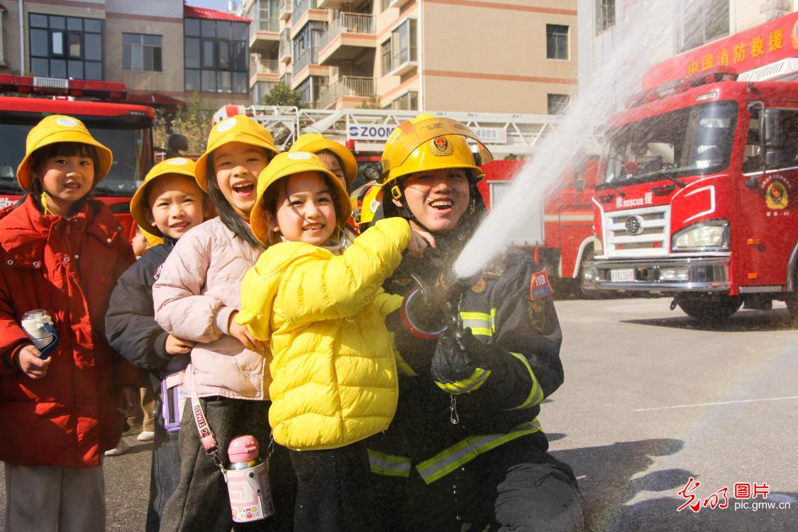 消防安全 从小抓起