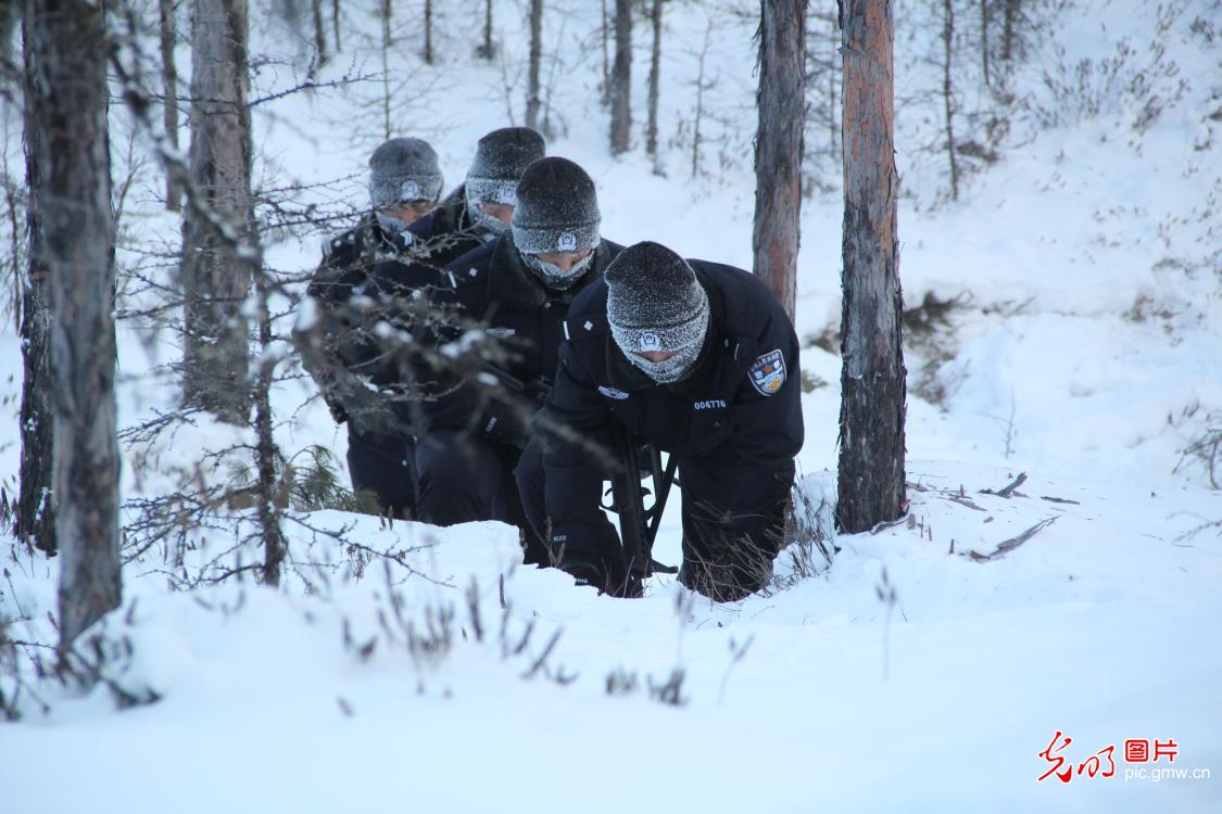 【致敬奋斗者・寒冬里的坚守】森林警察踏雪巡防