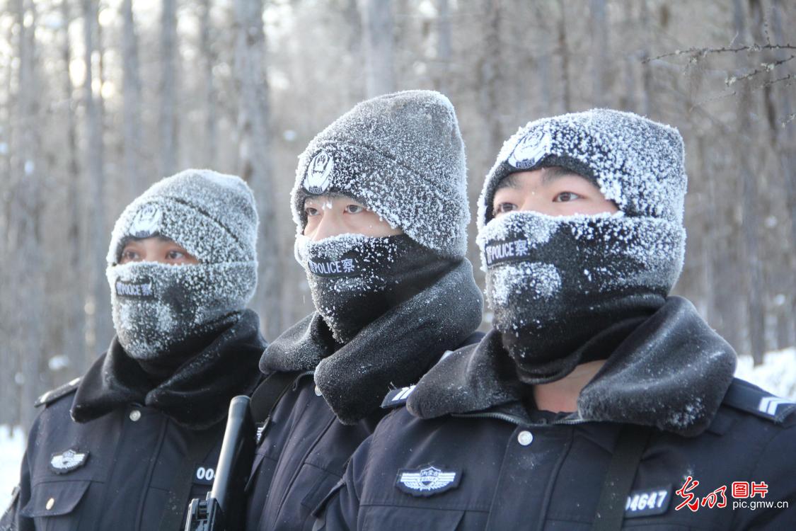 【致敬奋斗者・寒冬里的坚守】森林警察踏雪巡防