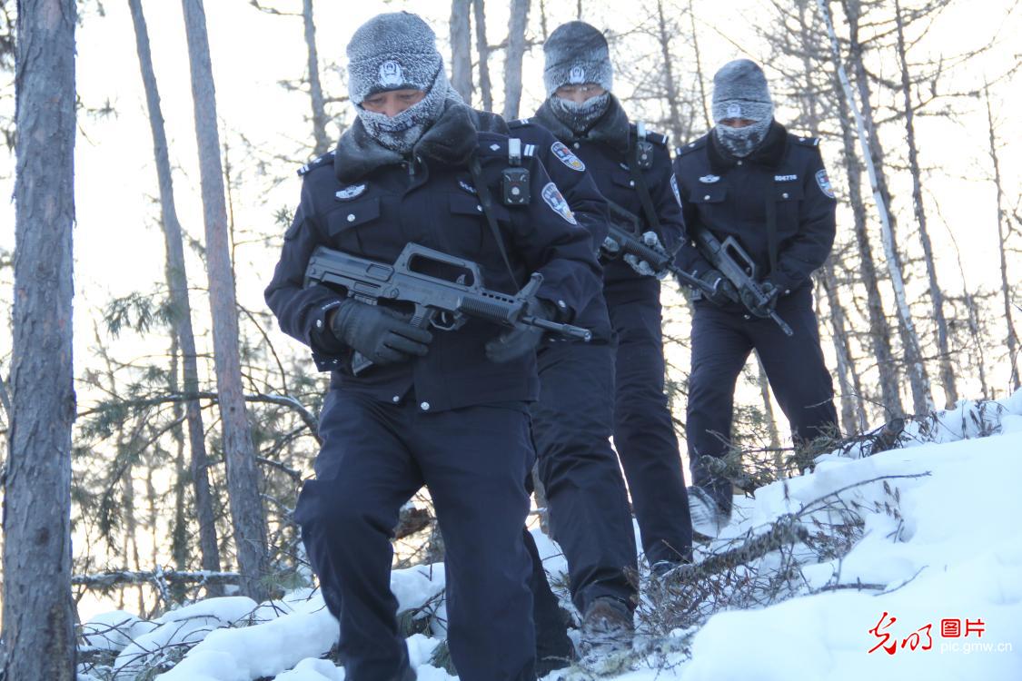 【致敬奋斗者・寒冬里的坚守】森林警察踏雪巡防