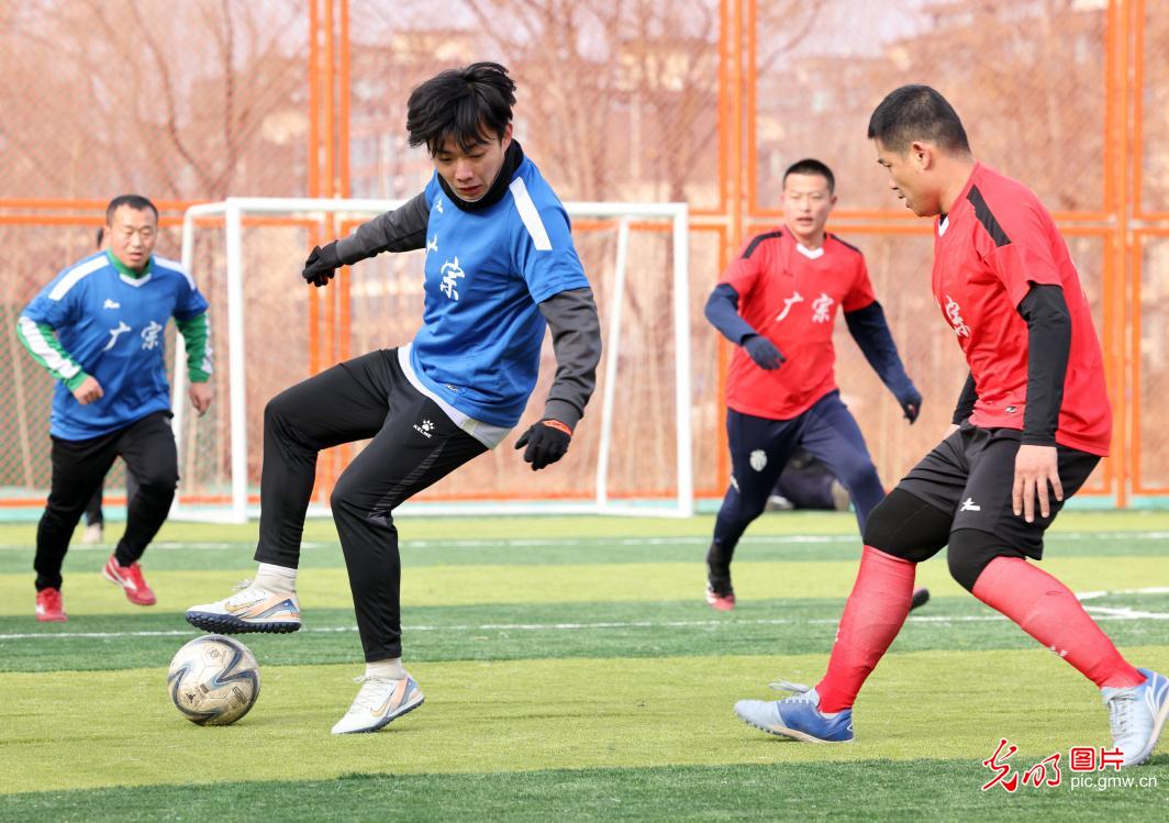 “五人制”足球赛激发绿茵活力