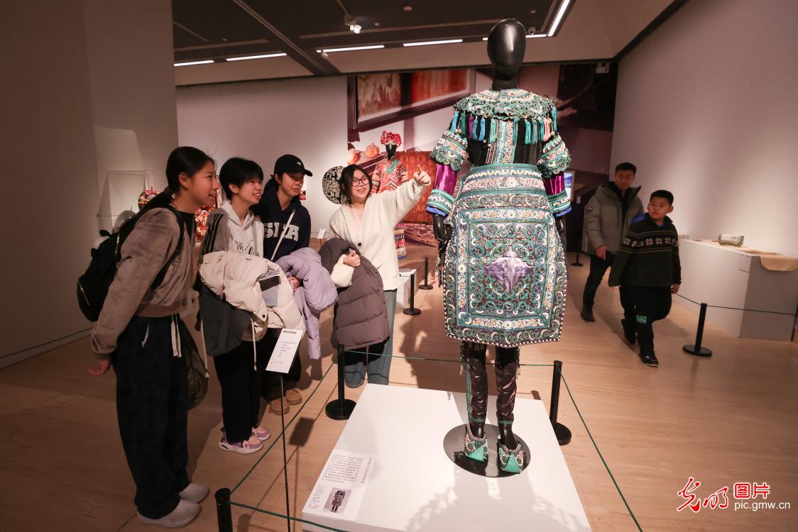 “文艺赋美乡村与当代民间手工艺”展览举行