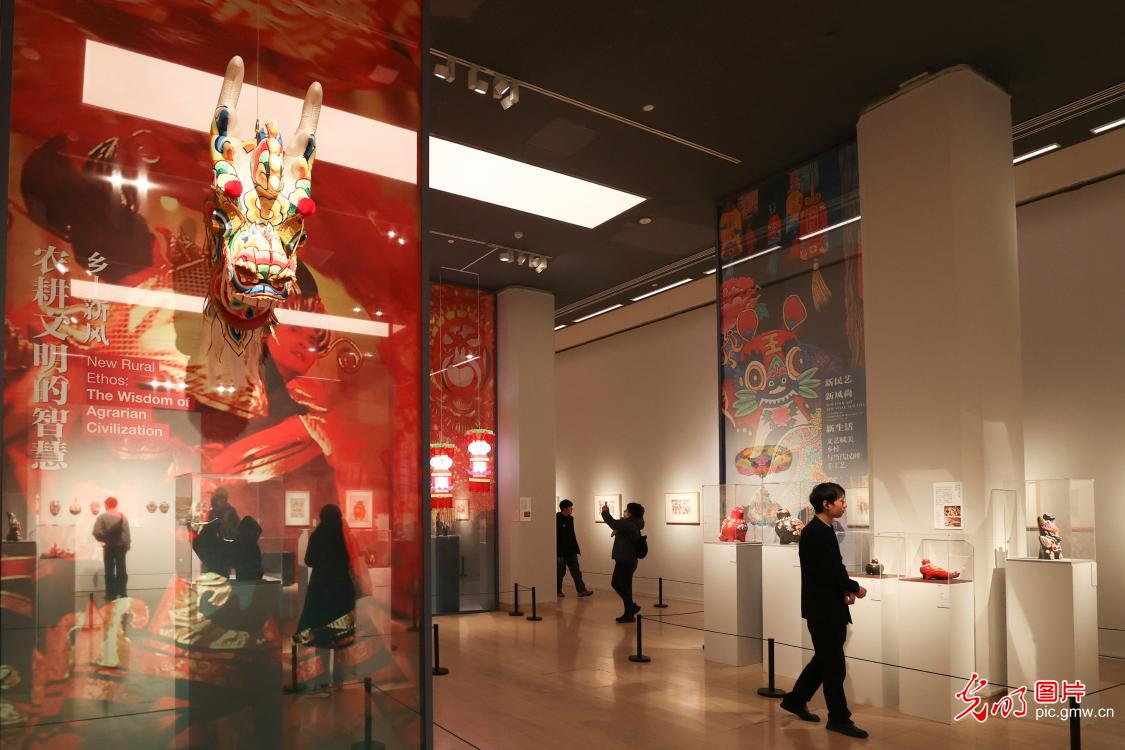 “文艺赋美乡村与当代民间手工艺”展览举行