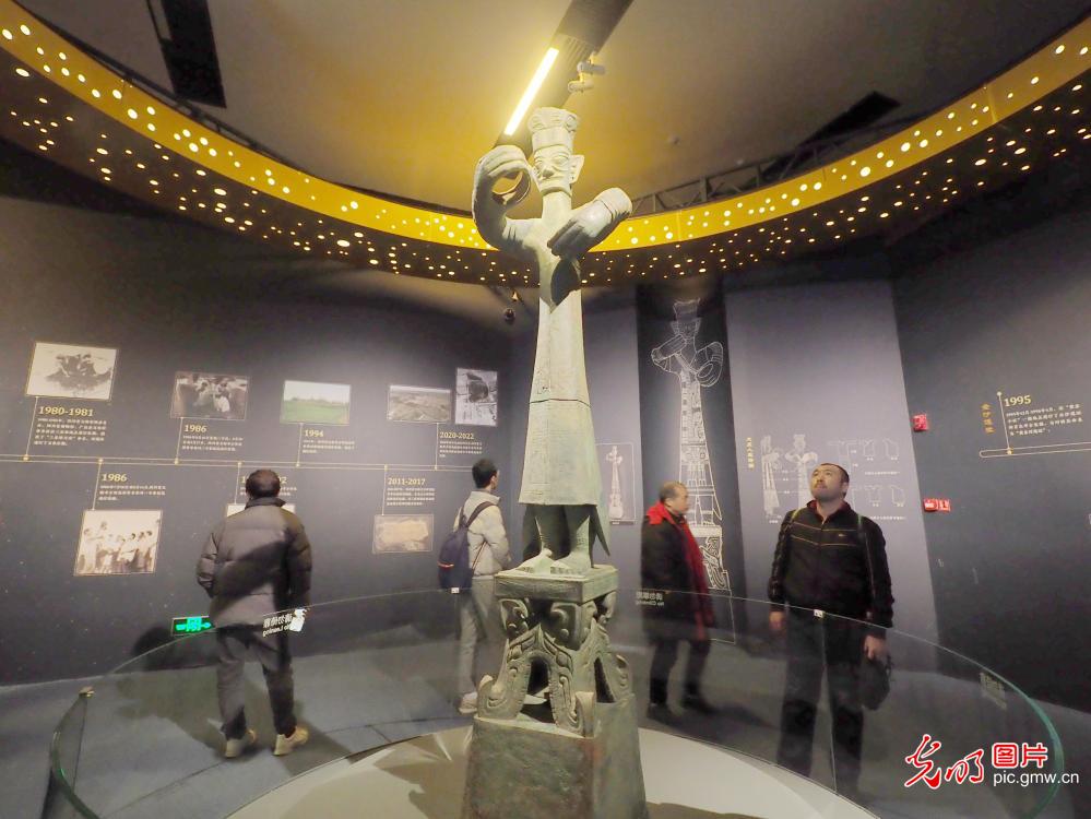 三星堆—金沙遗址古蜀文明展在国博开幕