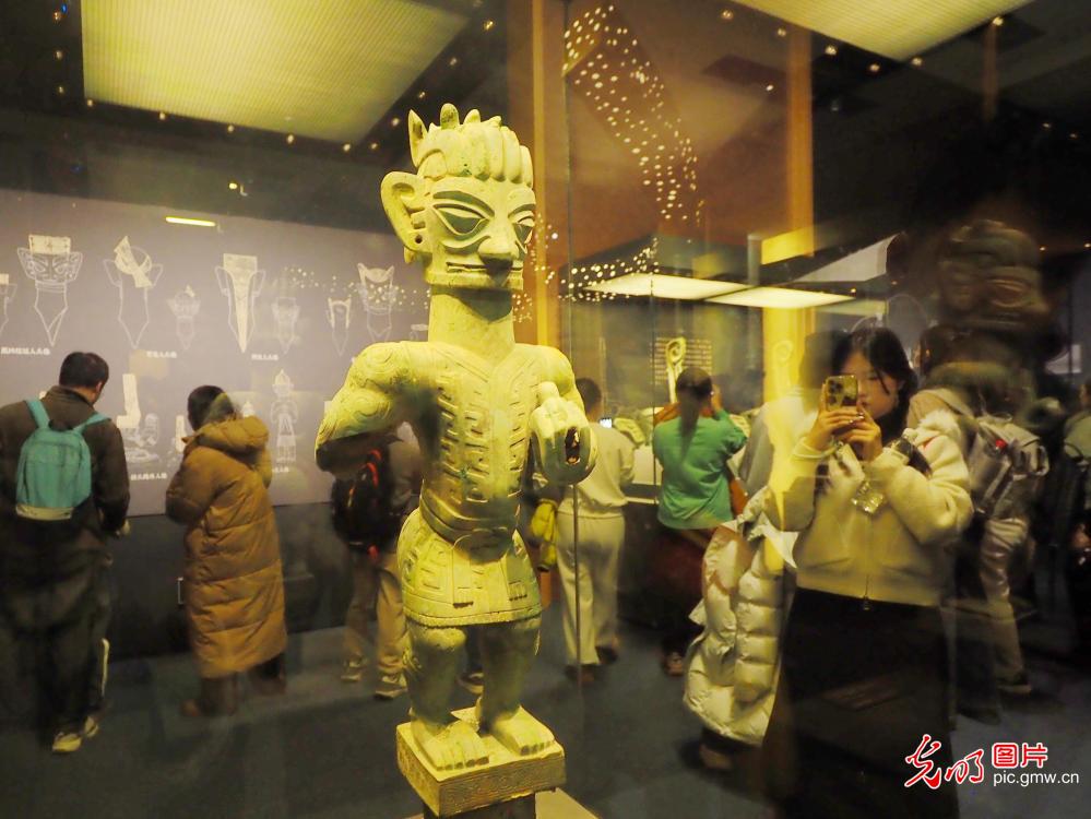 三星堆—金沙遗址古蜀文明展在国博开幕