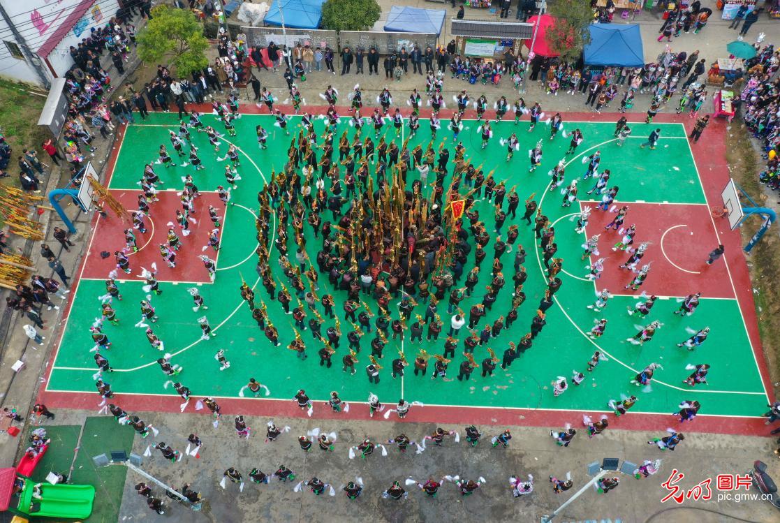 踏歌起舞 欢庆苗年