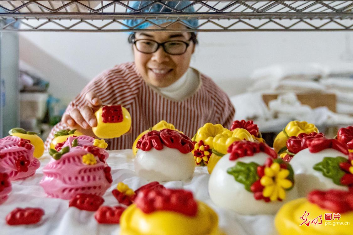 指尖捏年味 花馍迎马年