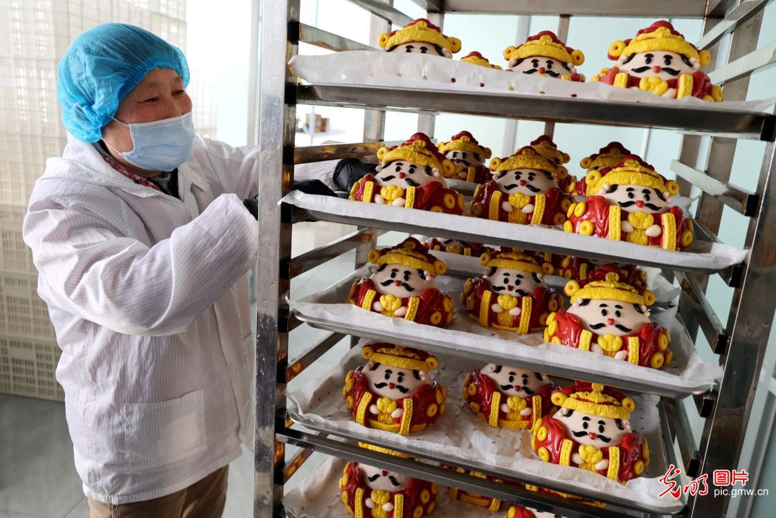 指尖捏年味 花馍迎马年