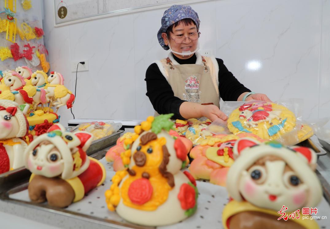 指尖捏年味 花馍迎马年