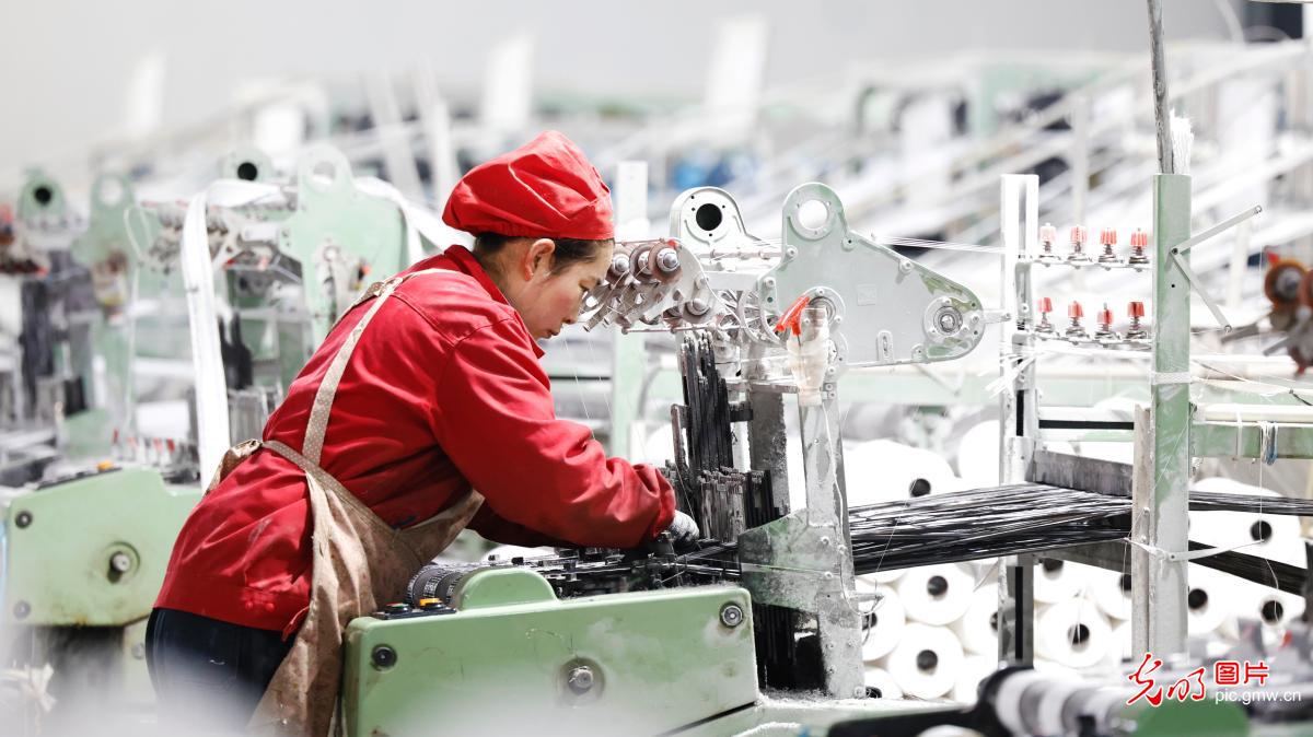 全力赶订单 编织新图景