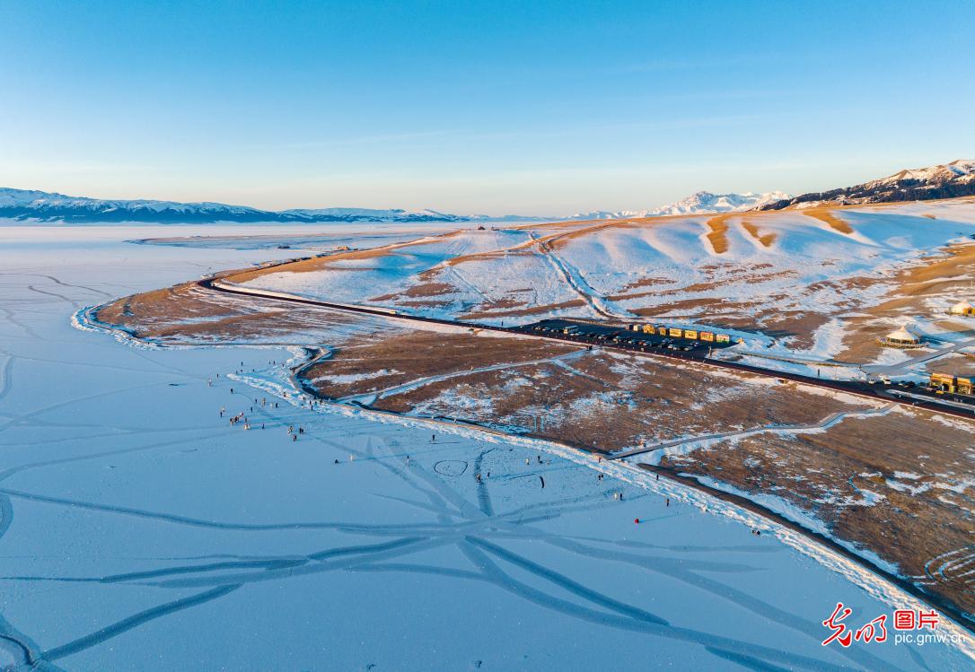 赛里木湖冬景引客来 赛里木湖冬景引客来