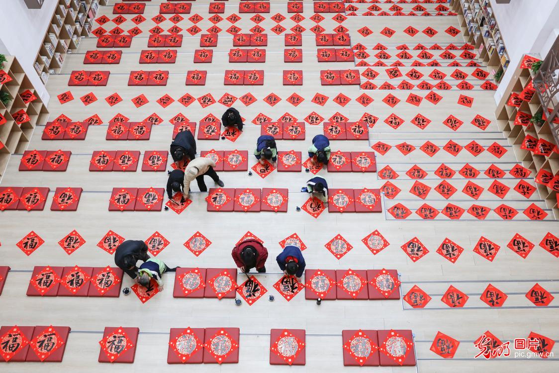 图书馆里墨飘香