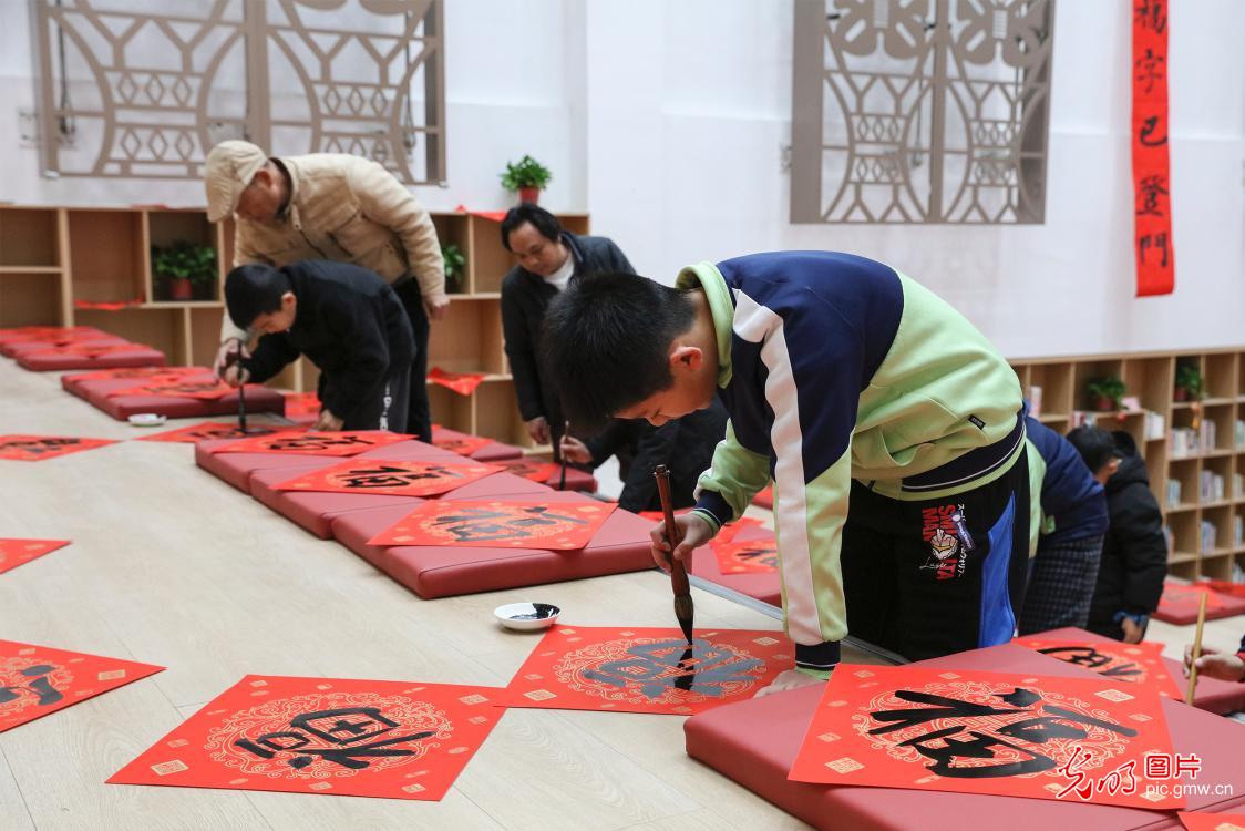 图书馆里墨飘香