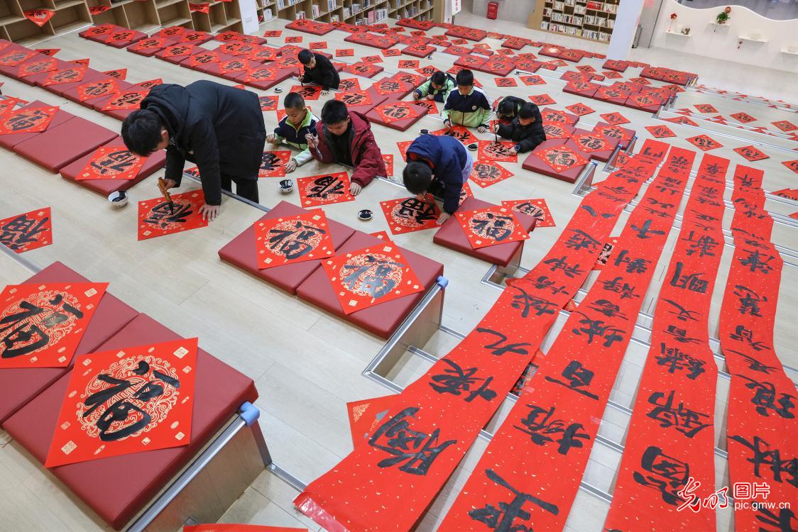 图书馆里墨飘香