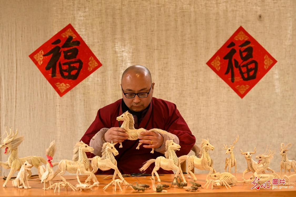 非遗棕编迎马年