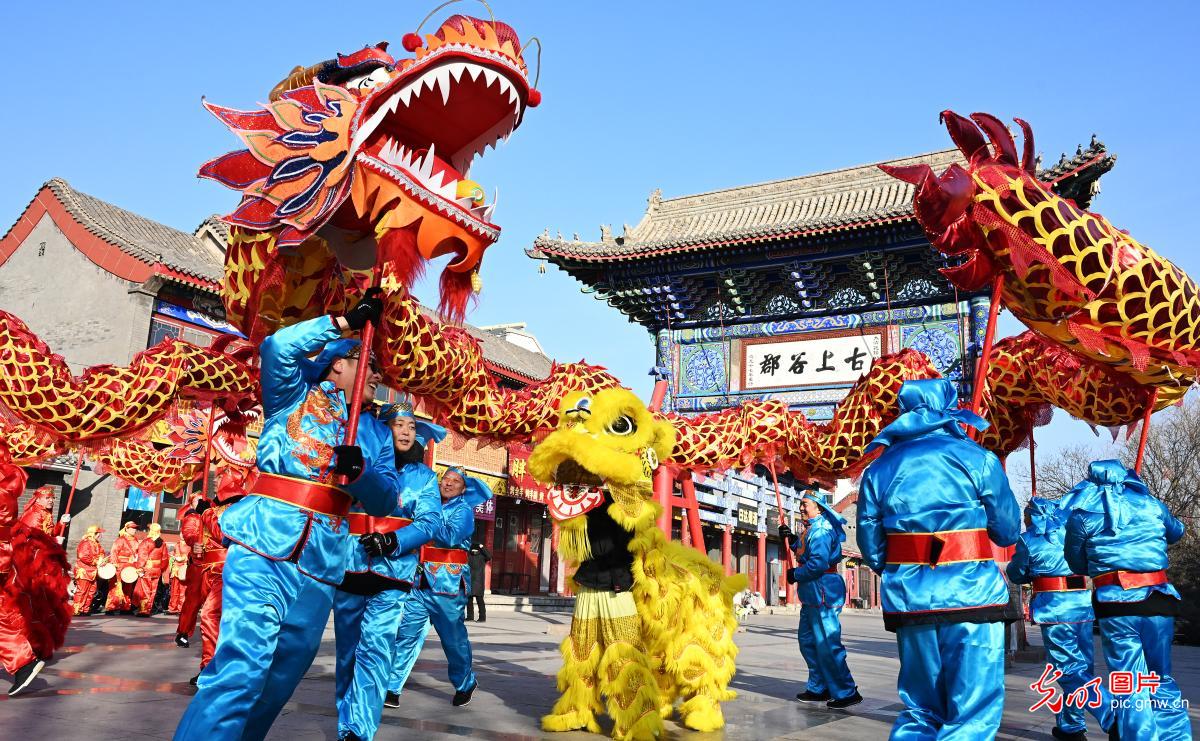 民俗闹新春 古城年味浓