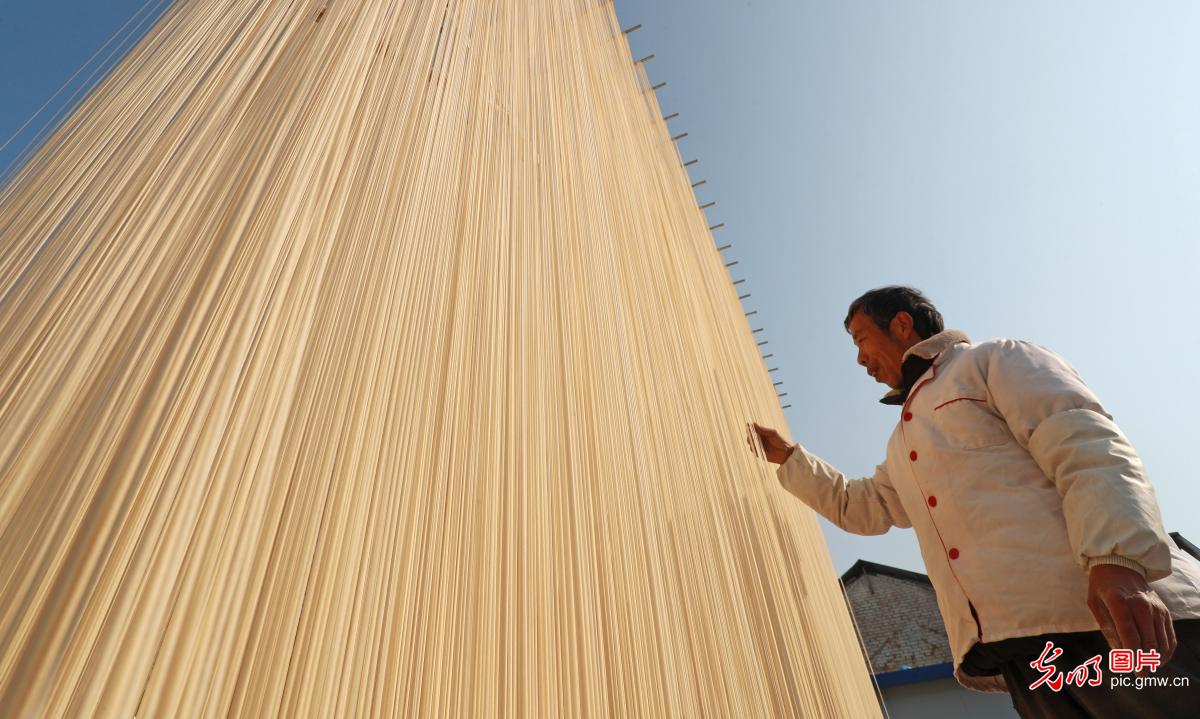 冬日村庄 挂面飘香