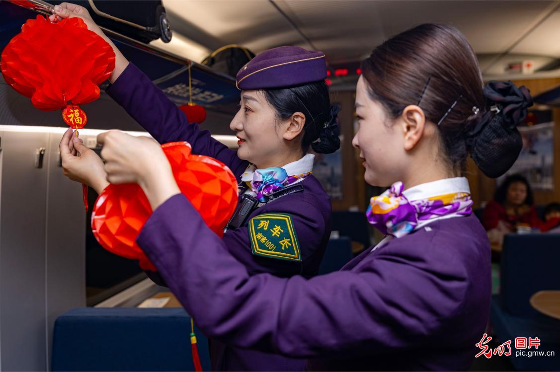 列车里的“移动春节客厅”