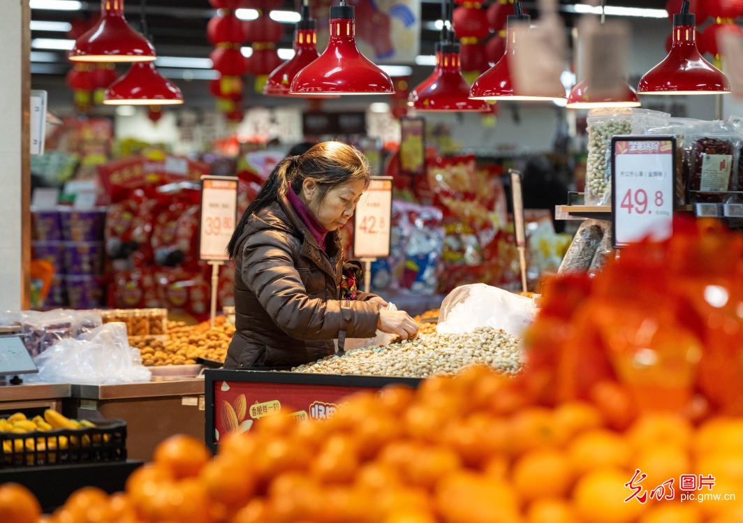 年货采购热潮涌