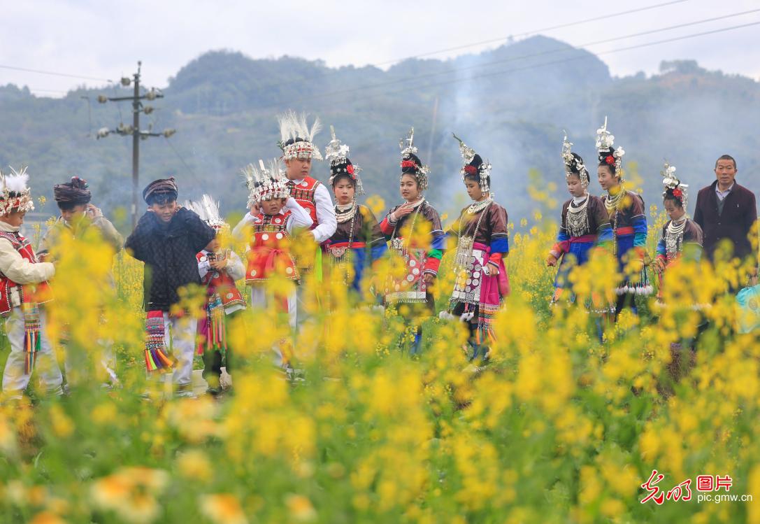 侗族同胞欢度春节