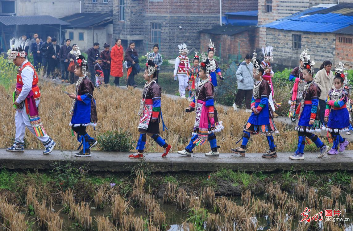 侗族同胞欢度春节