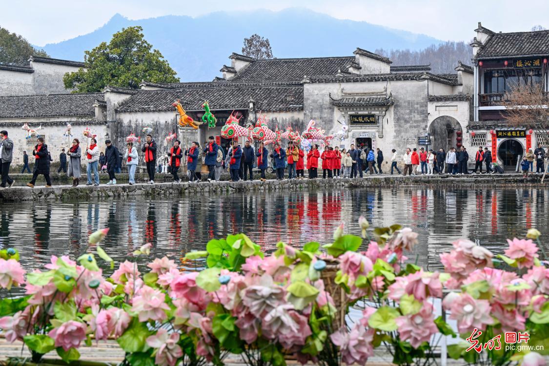 新春佳节闹花灯