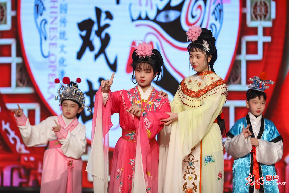 【新春走基层·小镜头里的幸福年】锣鼓一响 戏曲开唱 年味直接拉满