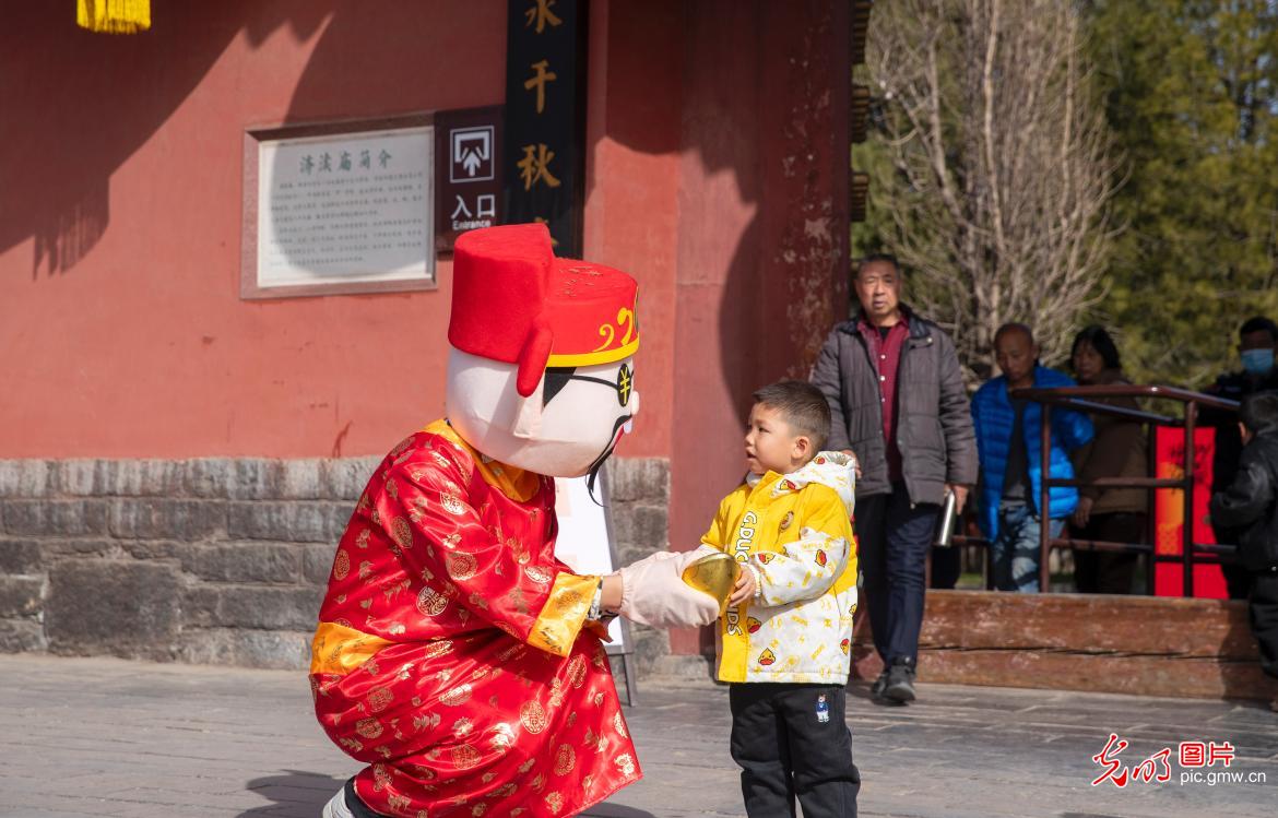 正月初五迎财神 民俗年味里藏着满满新期盼
