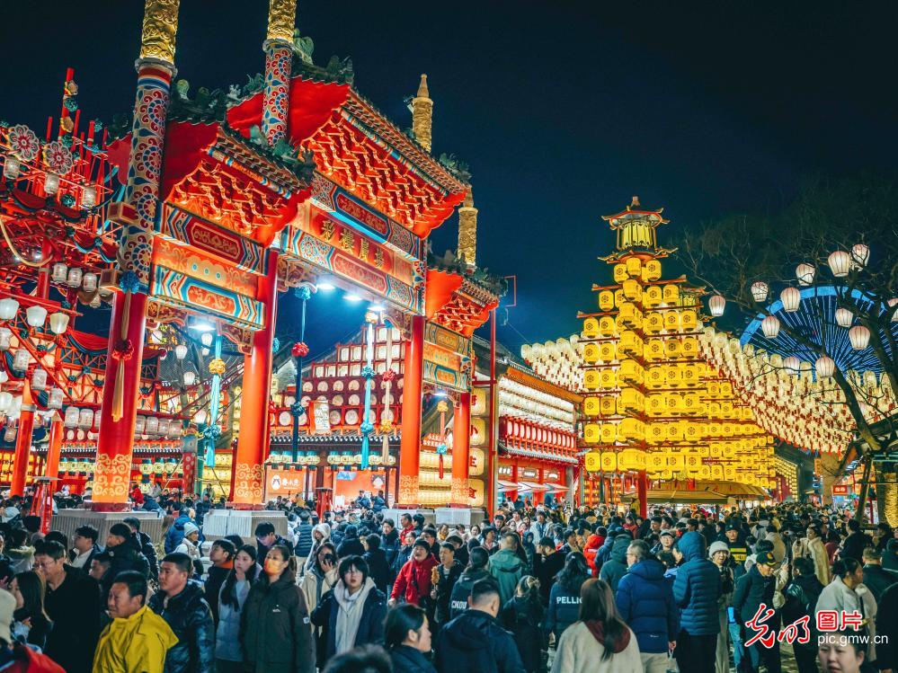 【新春走基层·小镜头里的幸福年】光影绘新春 夜经济让年味更有“烟火劲”