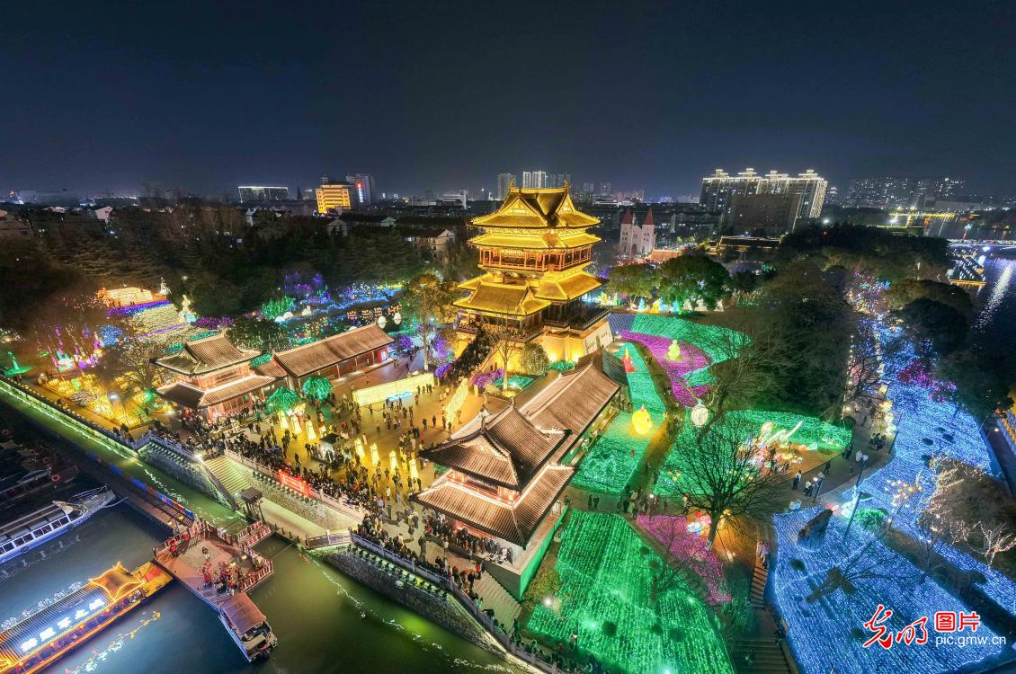 【新春走基层·小镜头里的幸福年】光影绘新春 夜经济让年味更有“烟火劲”