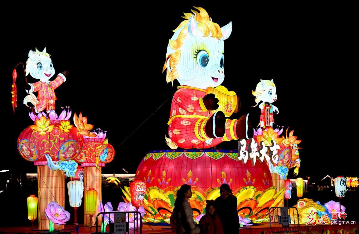 【新春走基层·小镜头里的幸福年】光影绘新春 夜经济让年味更有“烟火劲”