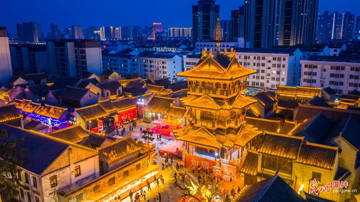 【新春走基层·小镜头里的幸福年】光影绘新春 夜经济让年味更有“烟火劲”