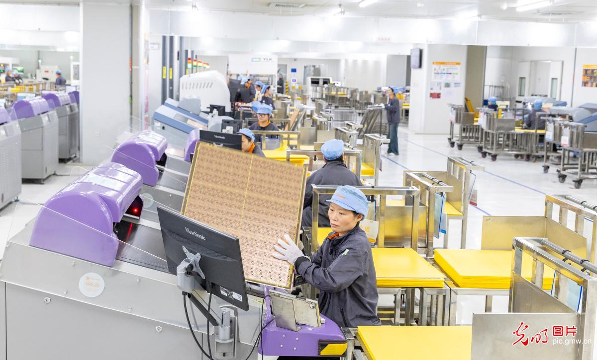 坚守岗位赶订单