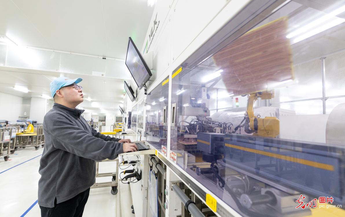 坚守岗位赶订单