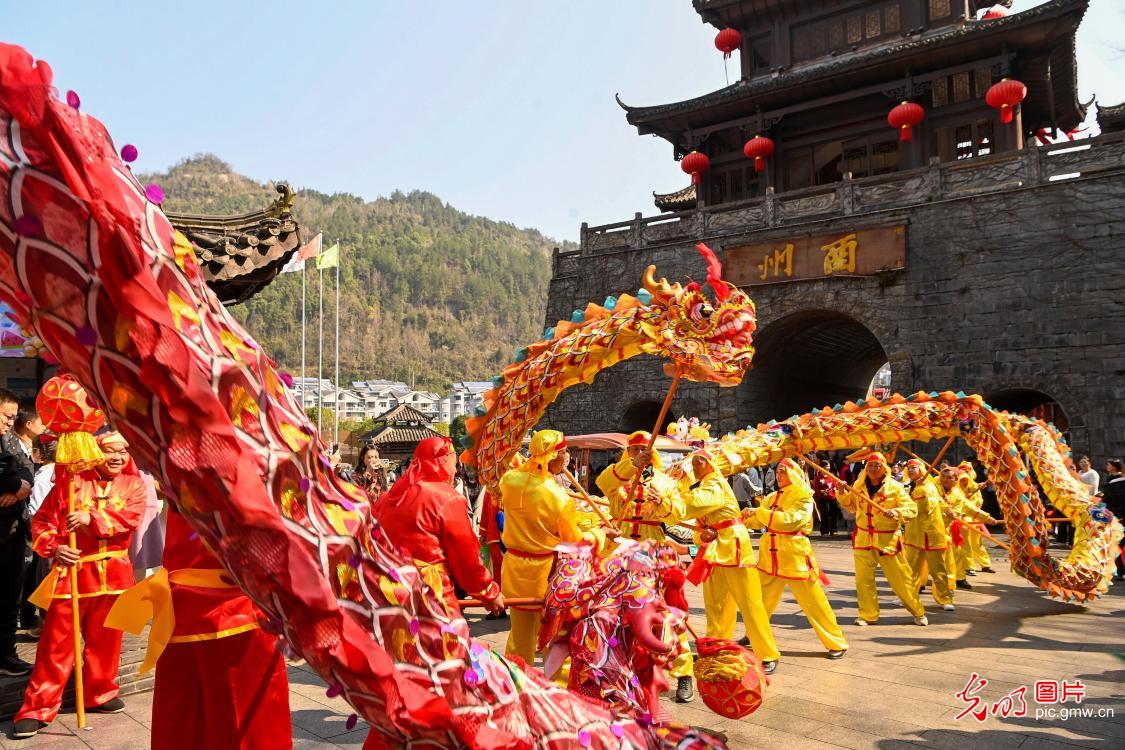 多彩民俗闹新春