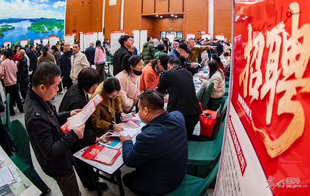 春风送岗暖人心 精准对接稳就业