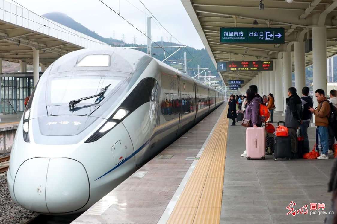 务工专列助力春节返岗就业