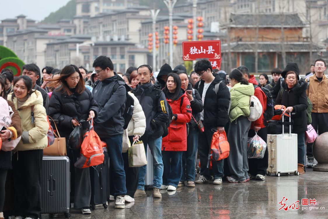 务工专列助力春节返岗就业